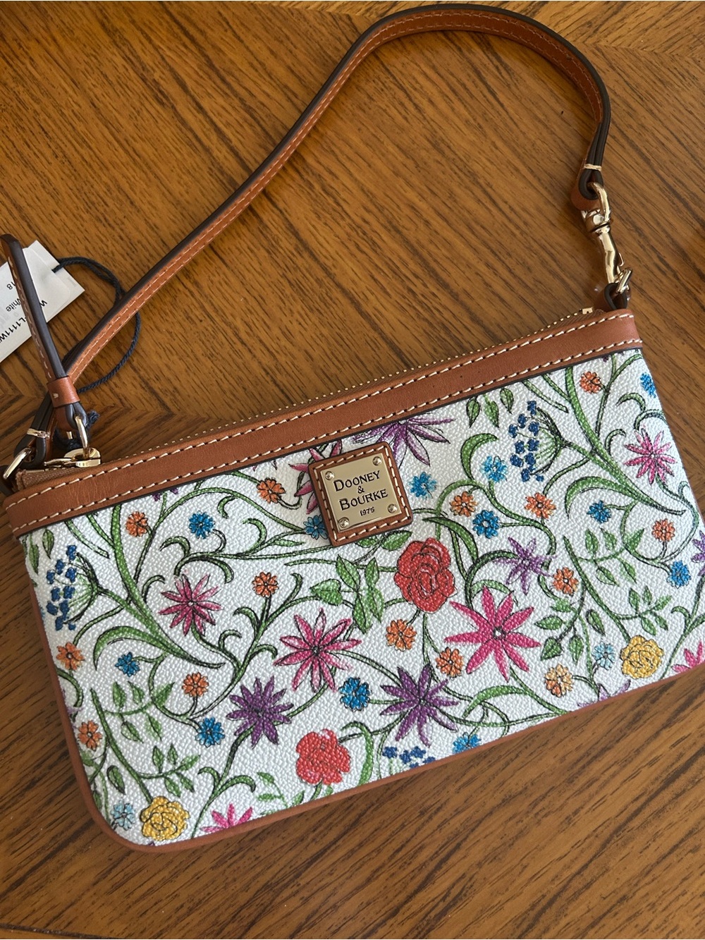 New D & B White Floral Crossbody with Brown Leather Strap & Matching Wristlet - Picture 13 of 15